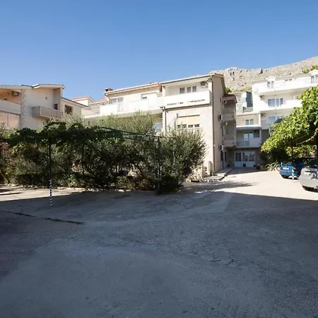 Apartment In With Balcony, Air Conditioning, Wifi 5146-7 *